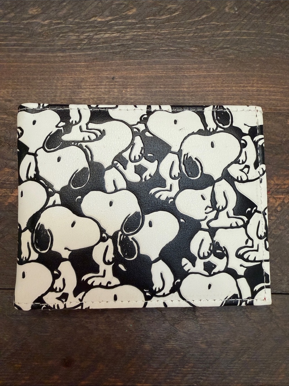 Snoopy and friends bifold Wallet peanuts NWOT
Collectors Piece Rare 4.5x3.5